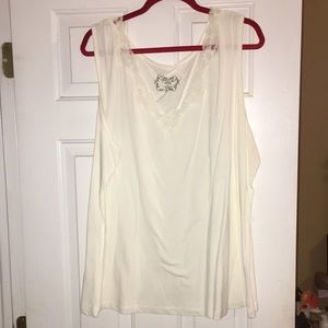 Avenue white tank top size 30/32 with lace